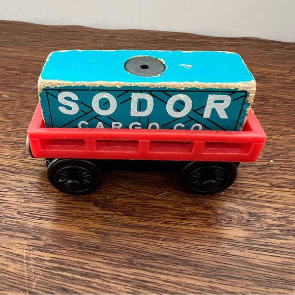 Thomas & Friends Wooden Railway Train Tank Red Cargo Car + Blue Sodor Cargo - Picture 3 of 6